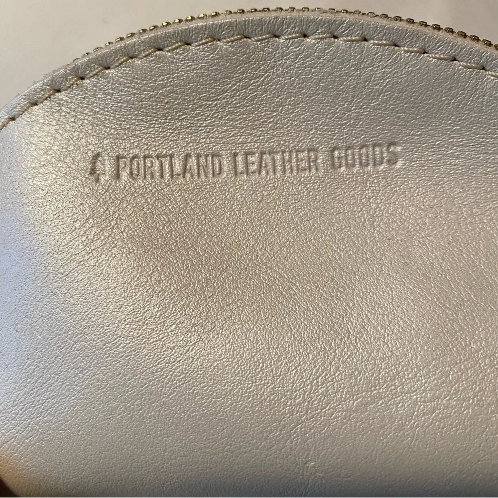 PORTLAND LEATHER Tassel Taco Pouch Pearl - Picture 2 of 4